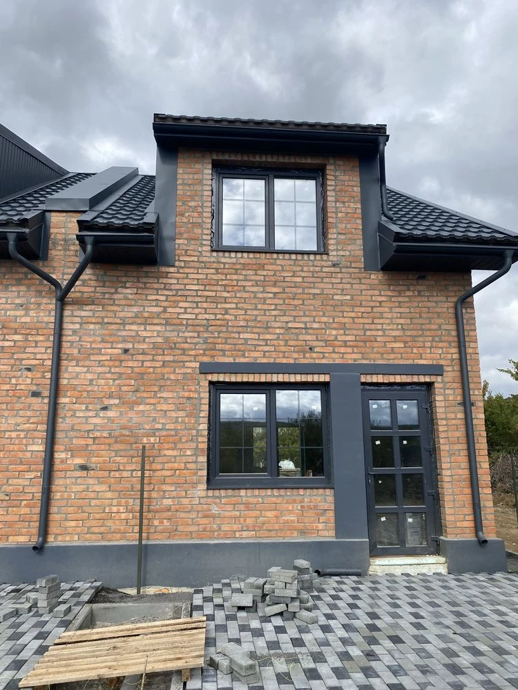 Sale of a modern compact cottage