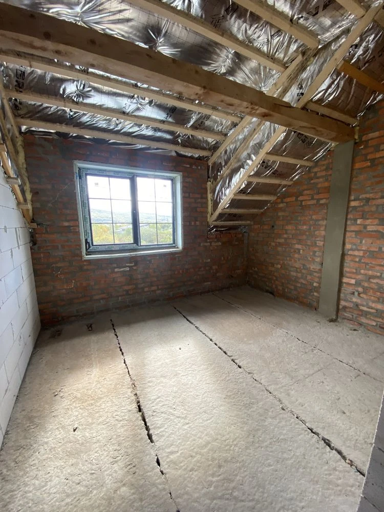 Sale of a modern compact cottage