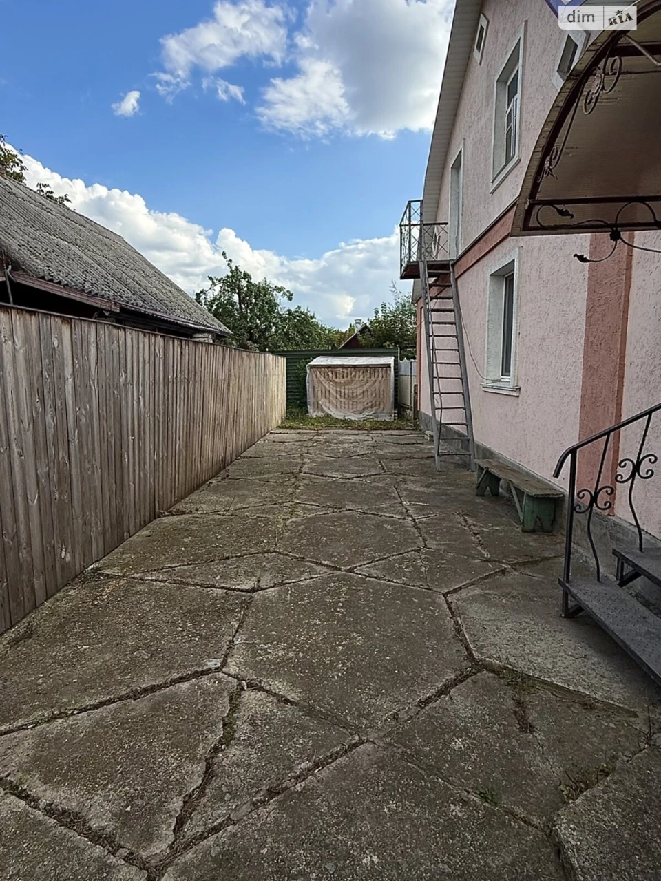Sale of a House Section - Mariyanovka
