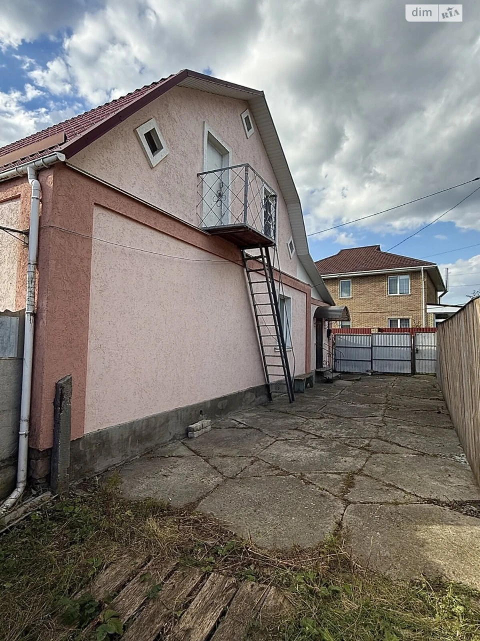 Sale of a House Section - Mariyanovka