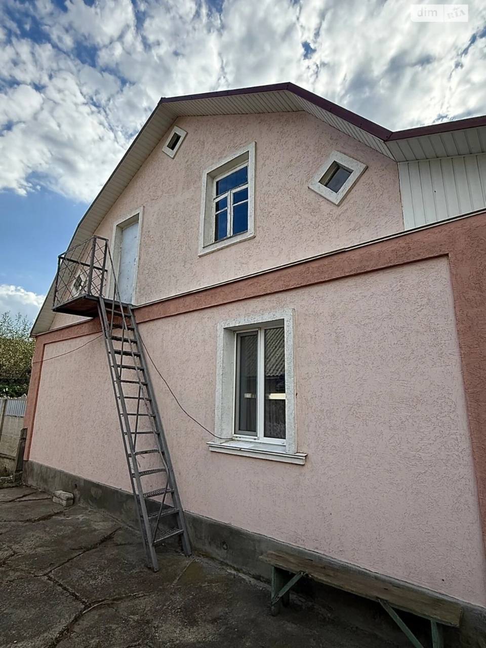 Sale of a House Section - Mariyanovka