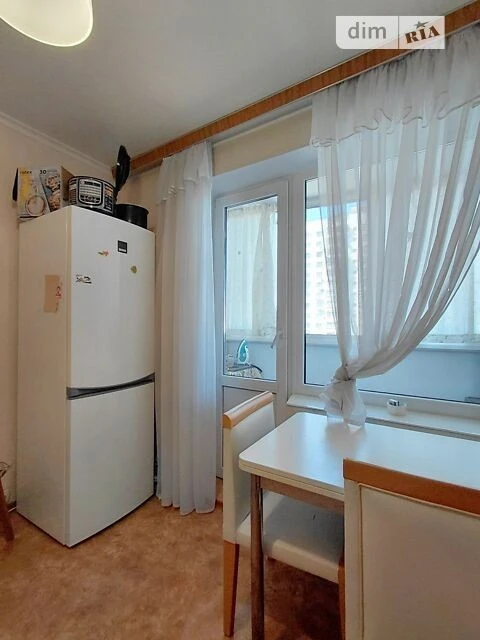 Sale of 1-room apartment 35 sq. m. on Volodymyr Ivasyuk Ave. 51