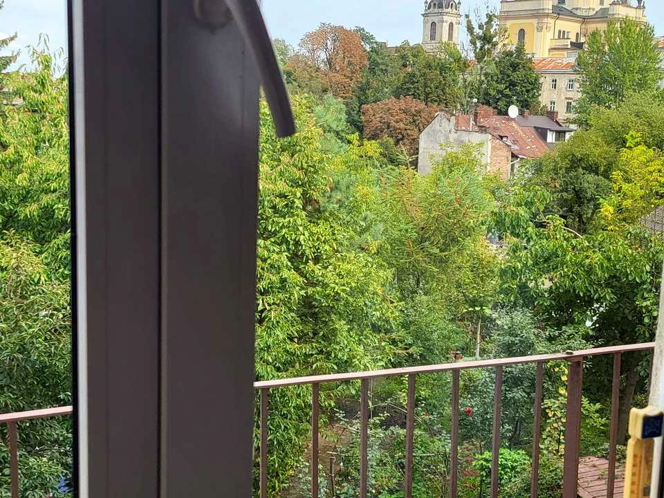 Apartment. Sheptytskykh Street, Lviv