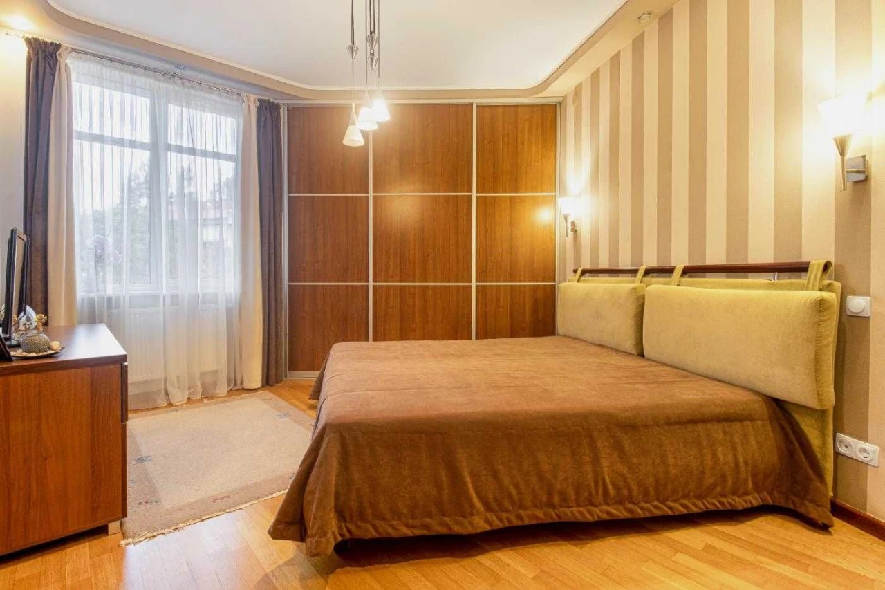 Apartment for Sale, 3 rooms, Efremova 13