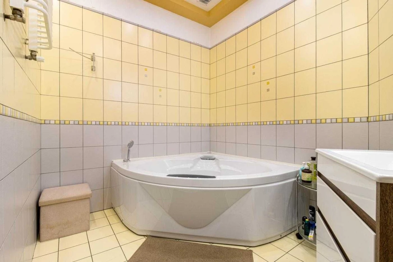 Apartment for Sale, 3 rooms, Efremova 13