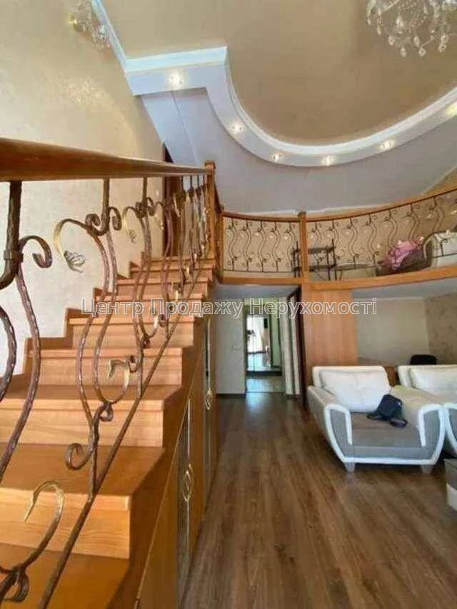 Sale of a 2-level, 2-bedroom apartment, 3/4 floor, 84 sq m, Kyiv – center