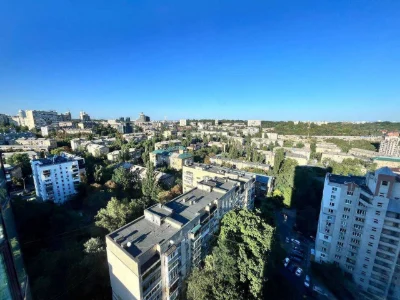 Продам. 1к. Верхогляда (Драгомирова) 2а. Звіринецька