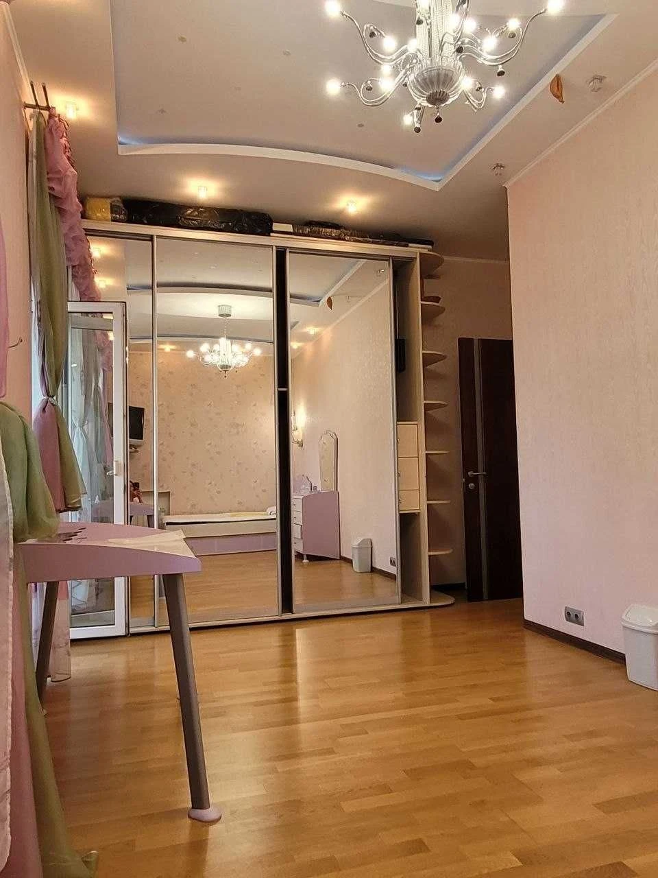 Продажа 3-комнатной квартиры 77 м² с высотой потолка 3,2 м в тихом месте