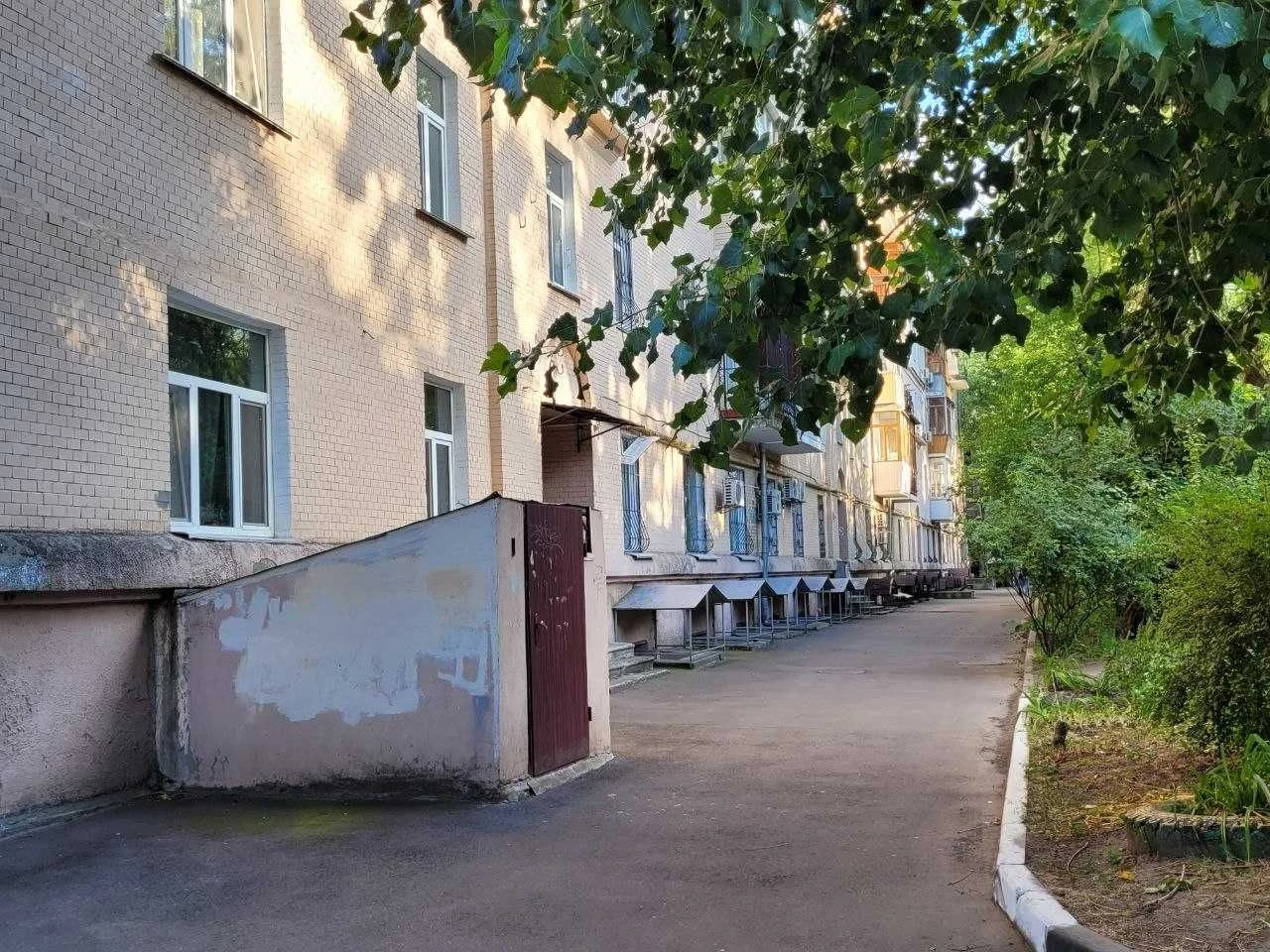 Продажа 3-комнатной квартиры 77 м² с высотой потолка 3,2 м в тихом месте