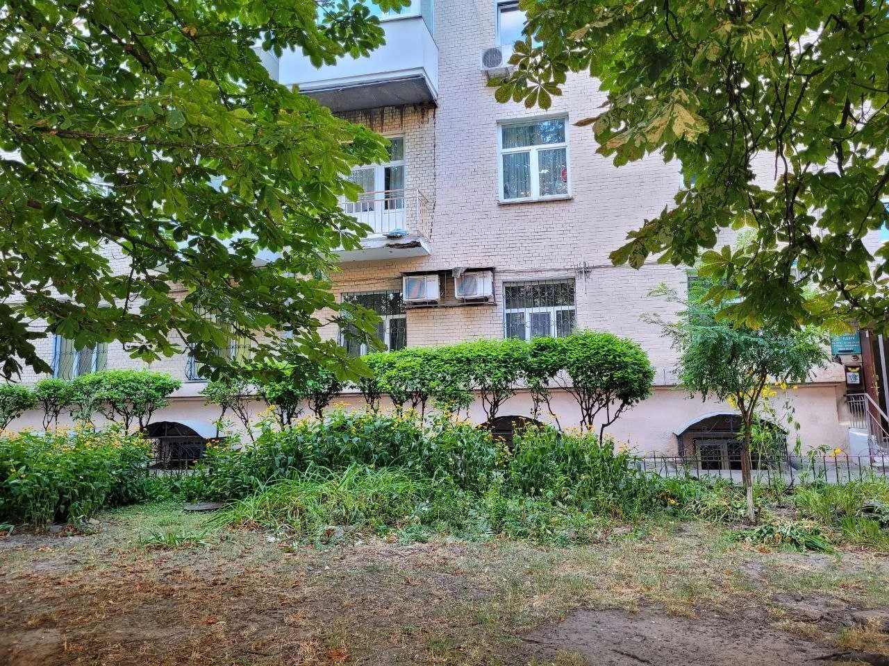 Продажа 3-комнатной квартиры 77 м² с высотой потолка 3,2 м в тихом месте