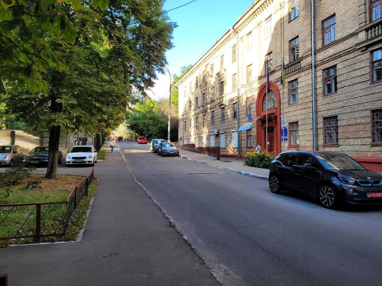 Продажа 3-комнатной квартиры 77 м² с высотой потолка 3,2 м в тихом месте