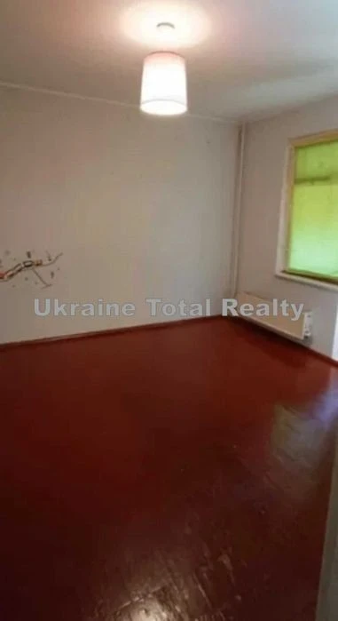 Metro Kharkivska 2 min walk! 2k apartment for renovation! Bazh Ave.