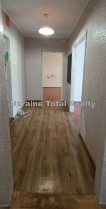 Metro Kharkivska 2 min walk! 2k apartment for renovation! Bazh Ave.