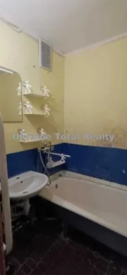 Metro Kharkivska 2 min walk! 2k apartment for renovation! Bazh Ave.