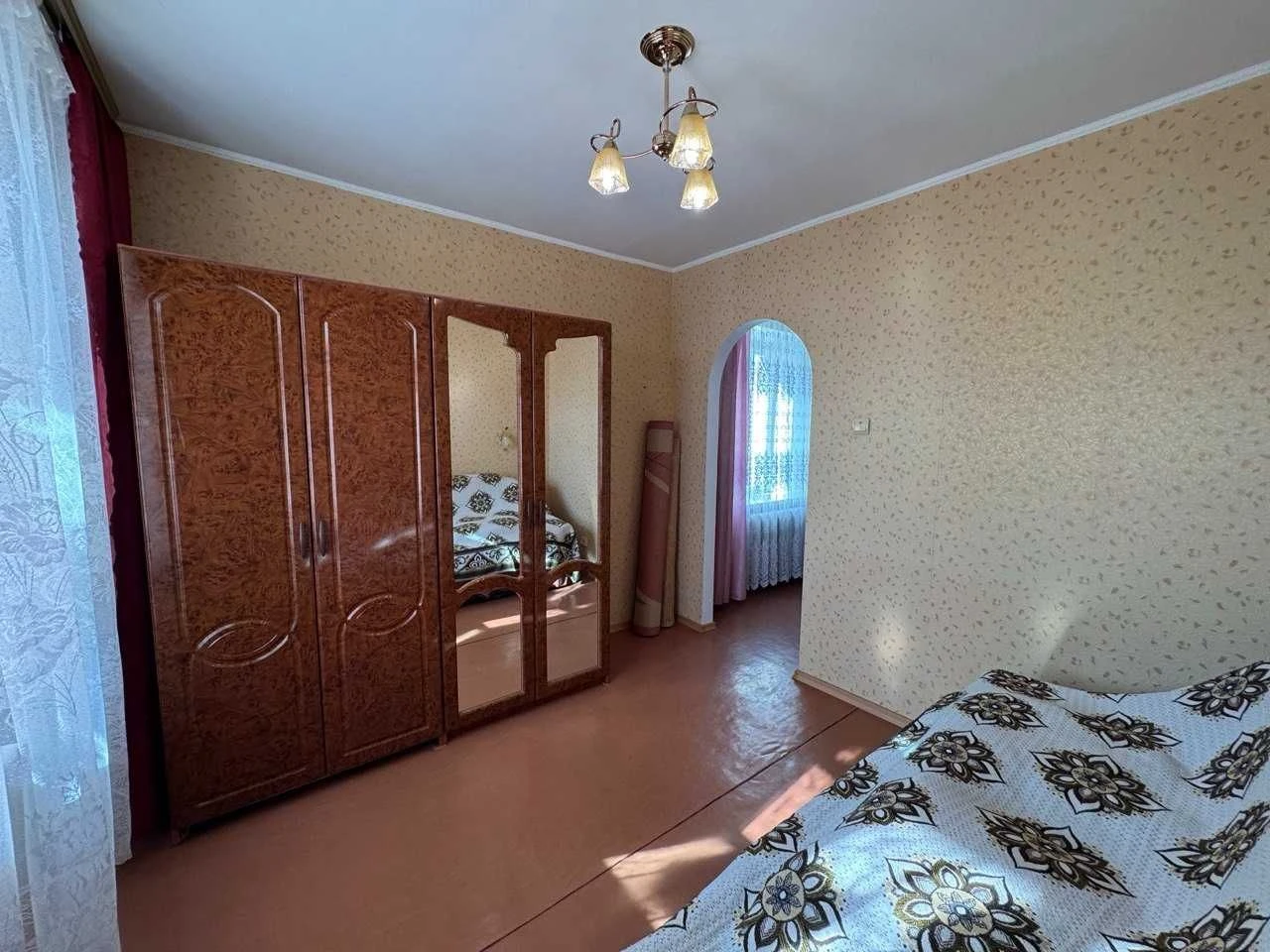 Sale of a 4-room apartment in a brick building in the Oleksandrivka area