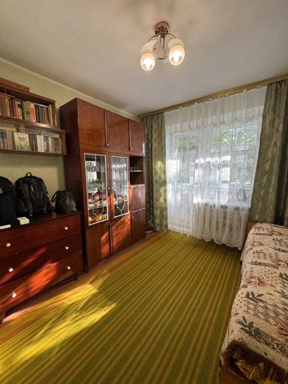 Sale of a 4-room apartment in a brick building in the Oleksandrivka area