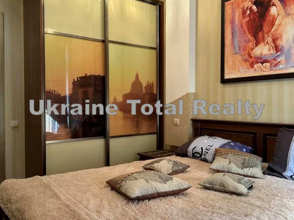 Apartment. Kyiv, Regeniatorna Street.