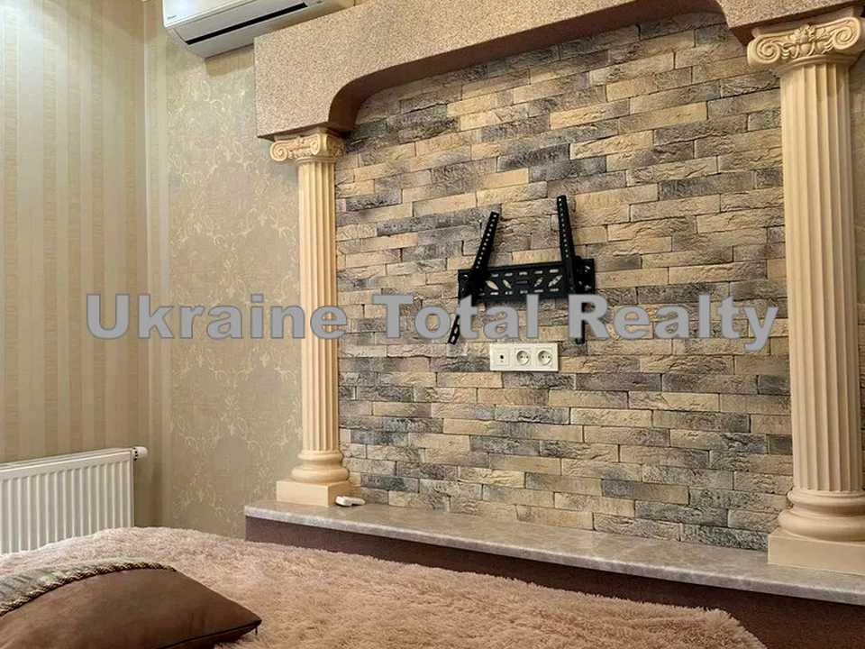 Apartment. Kyiv, Regeniatorna Street.