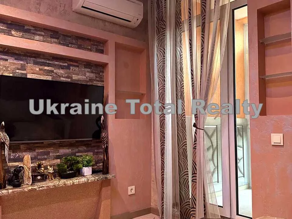 Apartment. Kyiv, Regeniatorna Street.