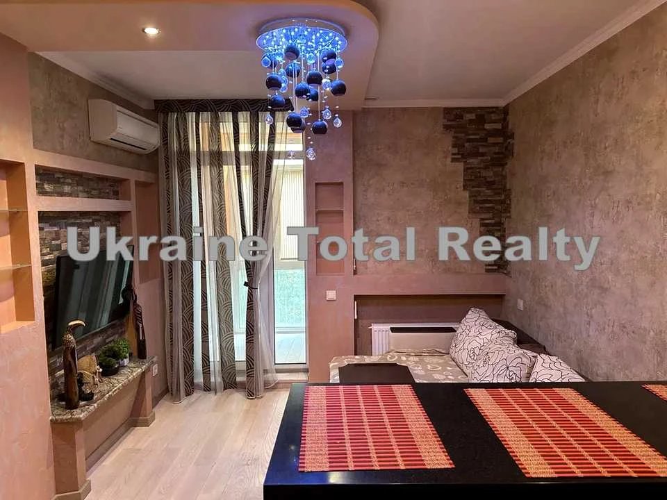 Apartment. Kyiv, Regeniatorna Street.
