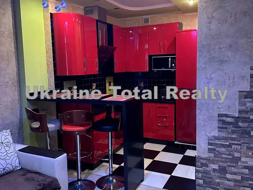 Apartment. Kyiv, Regeniatorna Street.