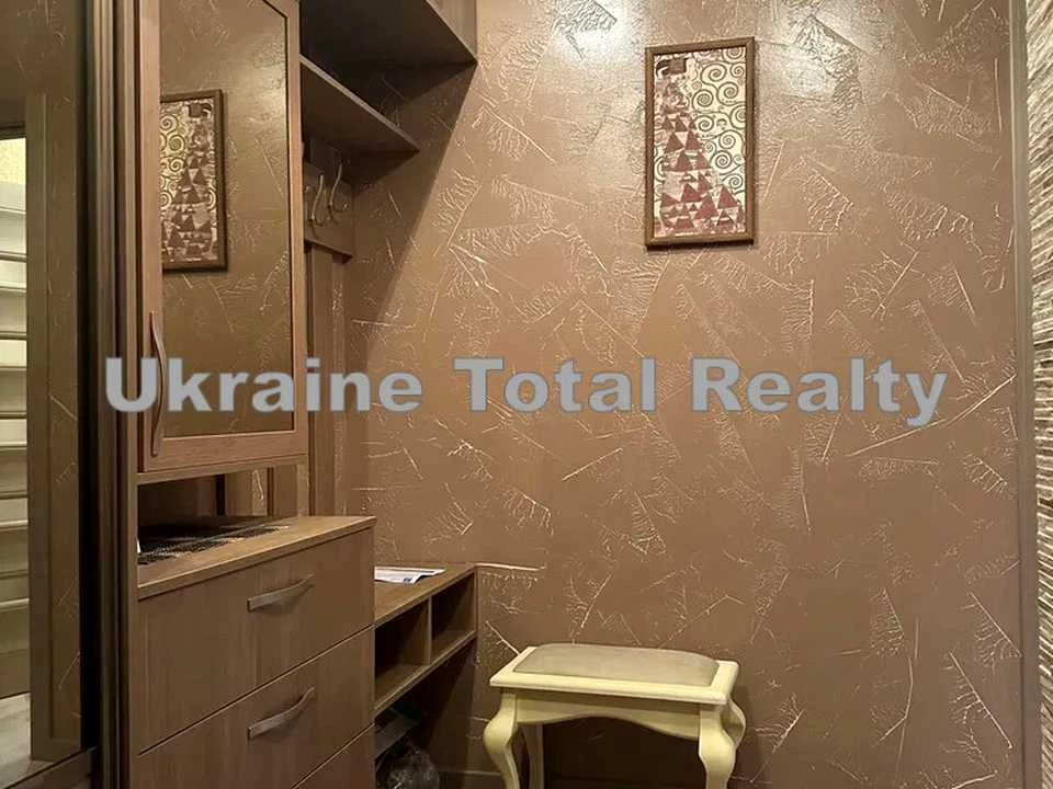 Apartment. Kyiv, Regeniatorna Street.