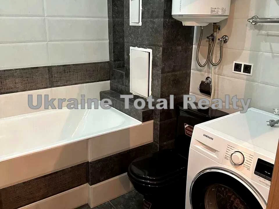 Apartment. Kyiv, Regeniatorna Street.