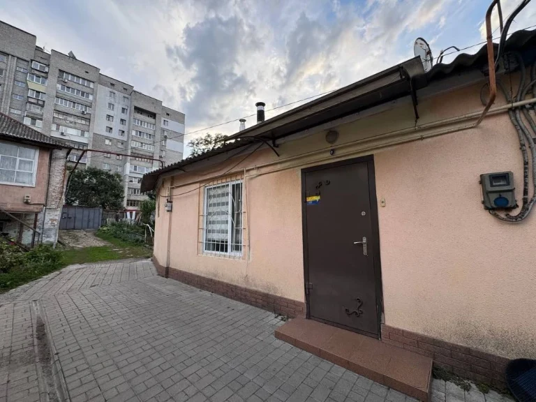 Продаж 3-кімнатної квартири на землі