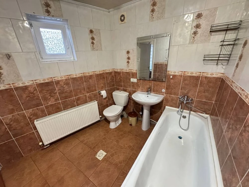 Sale of a 3-bedroom apartment with land