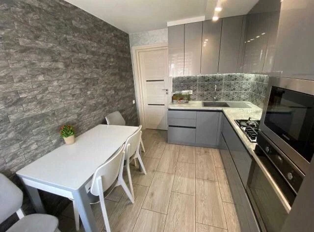 For Sale 3-room apartment on Mira Avenue, Left Bank, Caravan