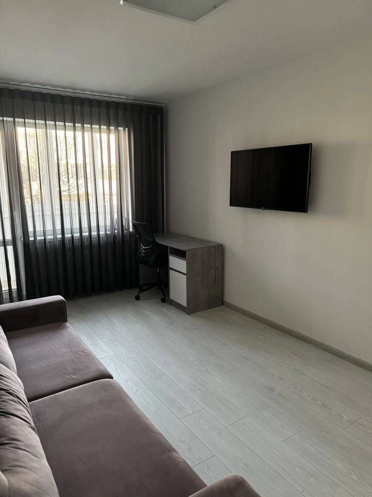 For Sale 3-room apartment on Mira Avenue, Left Bank, Caravan
