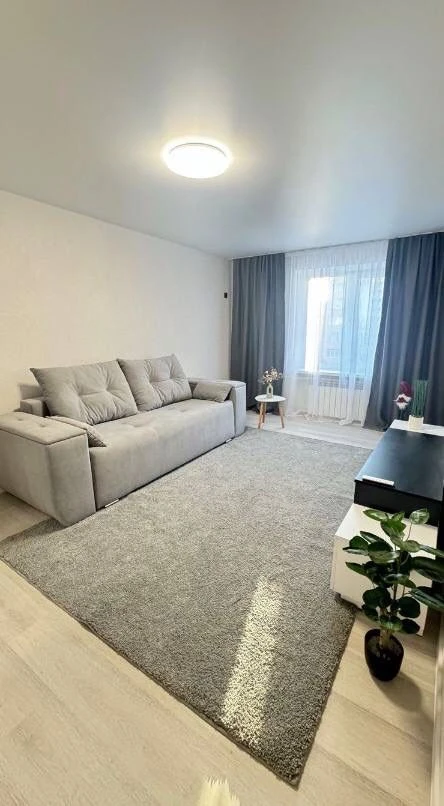 For Sale 3-room apartment on Mira Avenue, Left Bank, Caravan