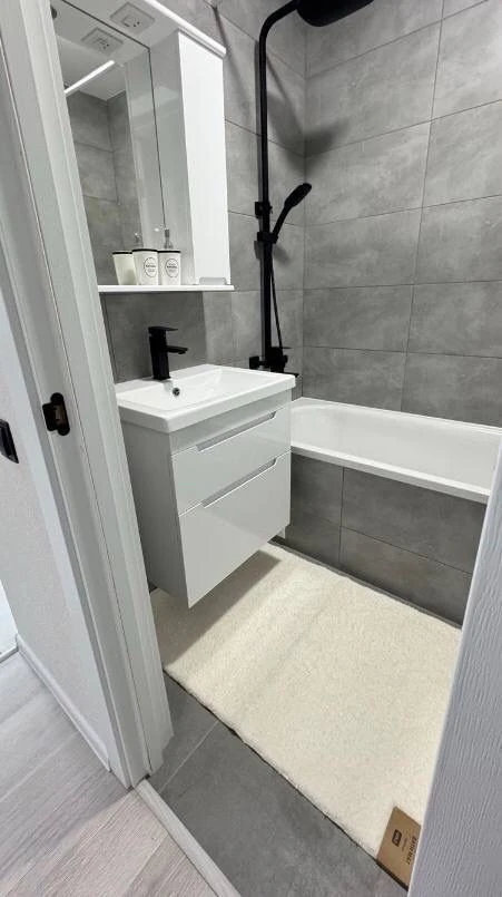 For Sale 3-room apartment on Mira Avenue, Left Bank, Caravan