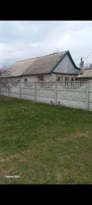 Продам пів будинку.