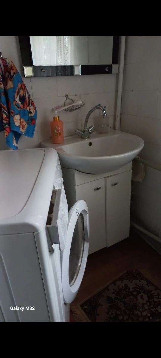 Продам пів будинку.
