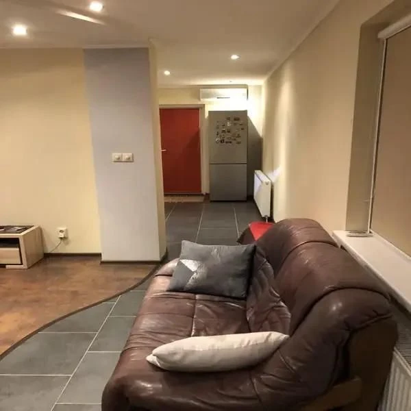 Двохповерховий будинок, Промисловий, 110 м²