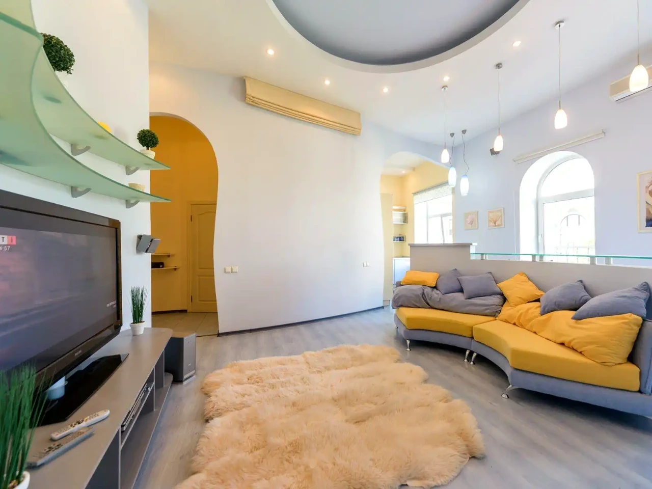 Rent of a 4-room apartment 100 m² 4/4 floor