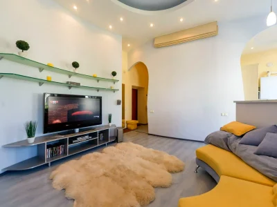 Rent of a 4-room apartment 100 m² 4/4 floor
