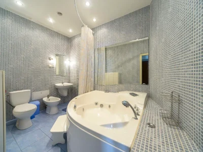 Rent of a 4-room apartment 100 m² 4/4 floor
