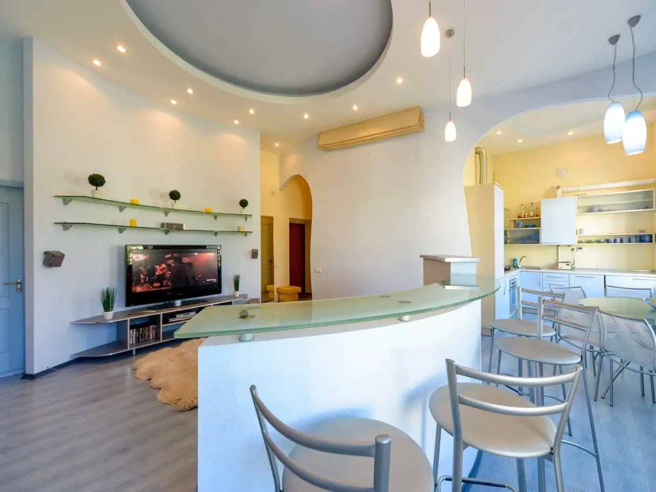 Rent of a 4-room apartment 100 m² 4/4 floor