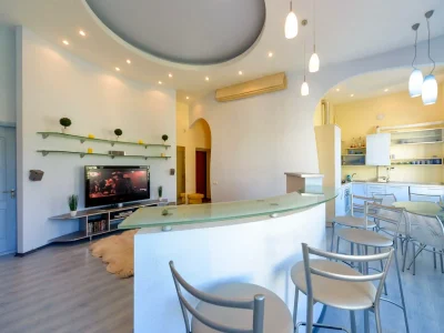 Rent of a 4-room apartment 100 m² 4/4 floor