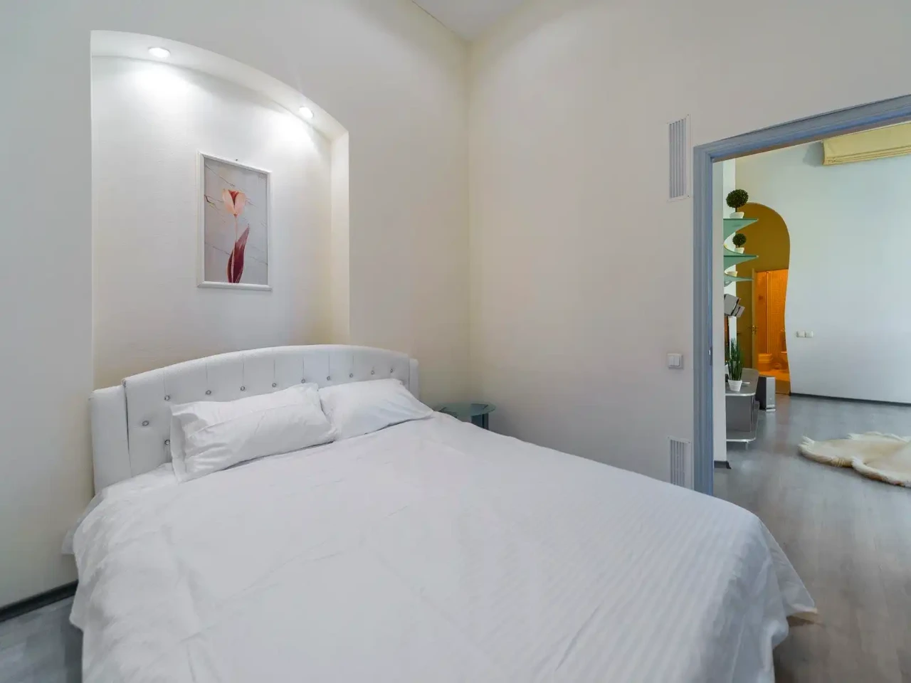 Rent of a 4-room apartment 100 m² 4/4 floor