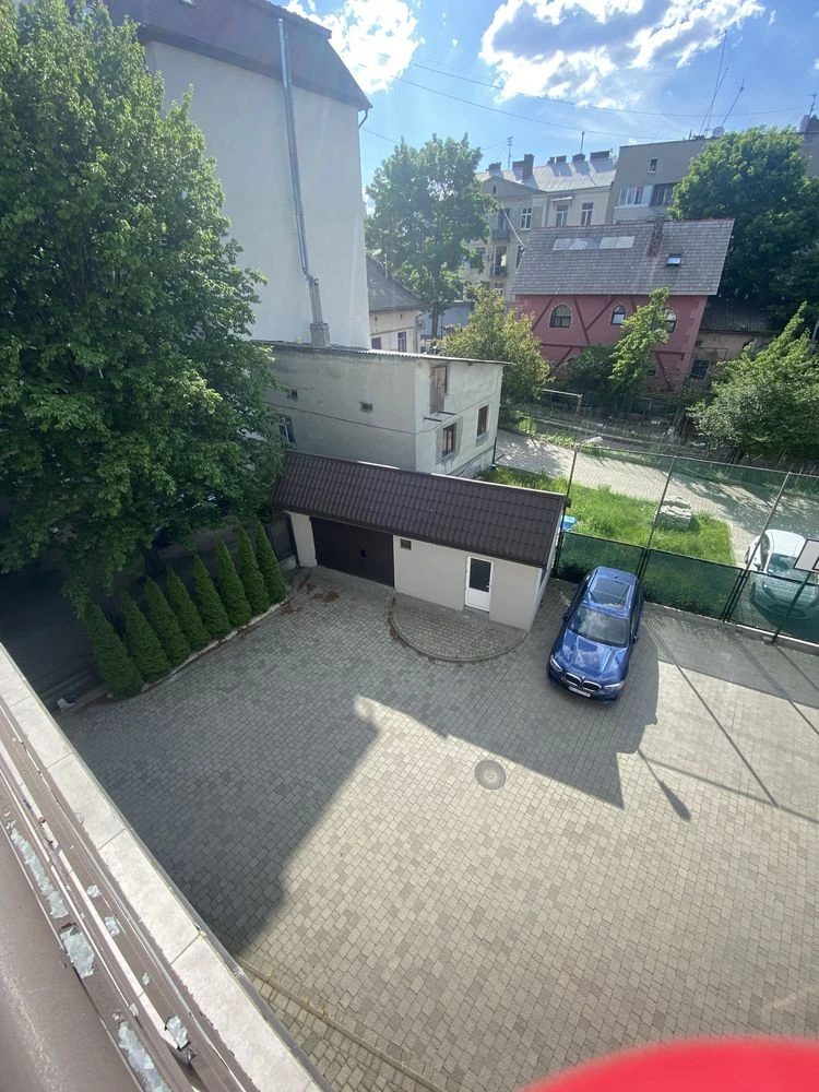 Продаж 4 к квартири поблизу центру Львова
