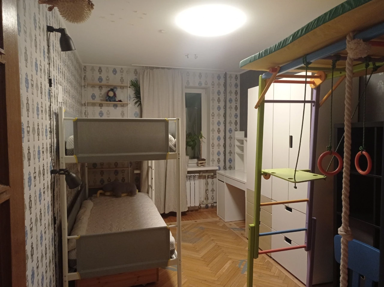 вул.Автозаводська  7-А, продам 3кімн. квартиру.