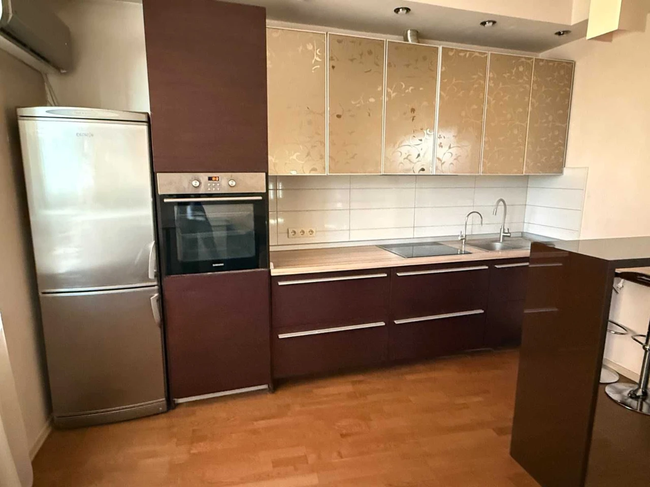 Продажа 1-комнатной квартиры 60 кв.м. на ул. Днепровская, 19а