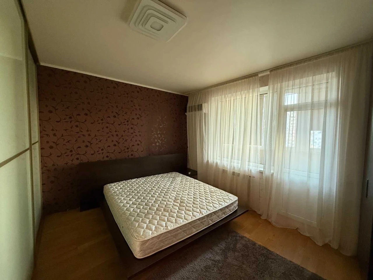Продажа 1-комнатной квартиры 60 кв.м. на ул. Днепровская, 19а