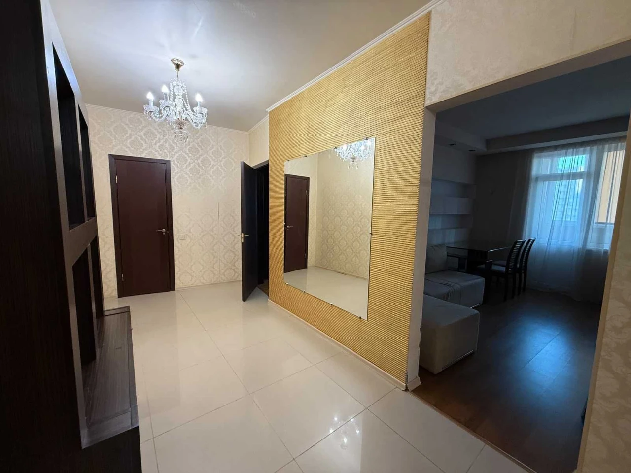 Продажа 1-комнатной квартиры 60 кв.м. на ул. Днепровская, 19а