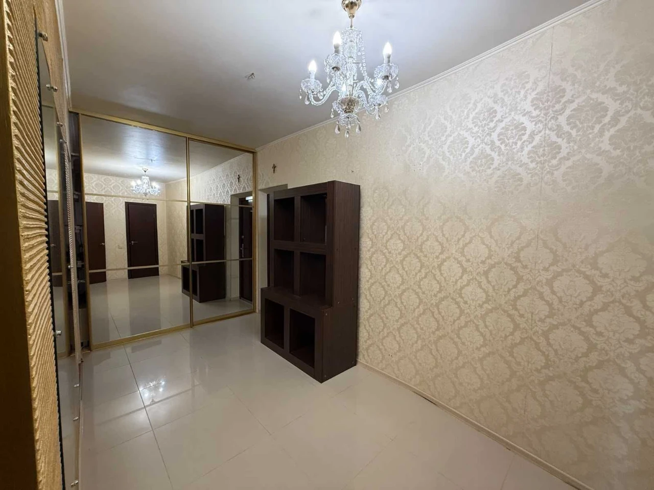 Продажа 1-комнатной квартиры 60 кв.м. на ул. Днепровская, 19а