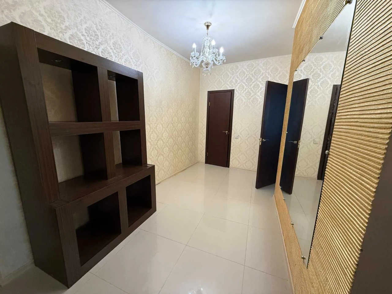 Продажа 1-комнатной квартиры 60 кв.м. на ул. Днепровская, 19а