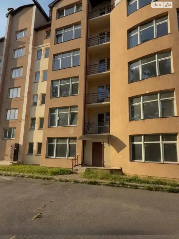 Sale of Spacious Four-Room Apartment